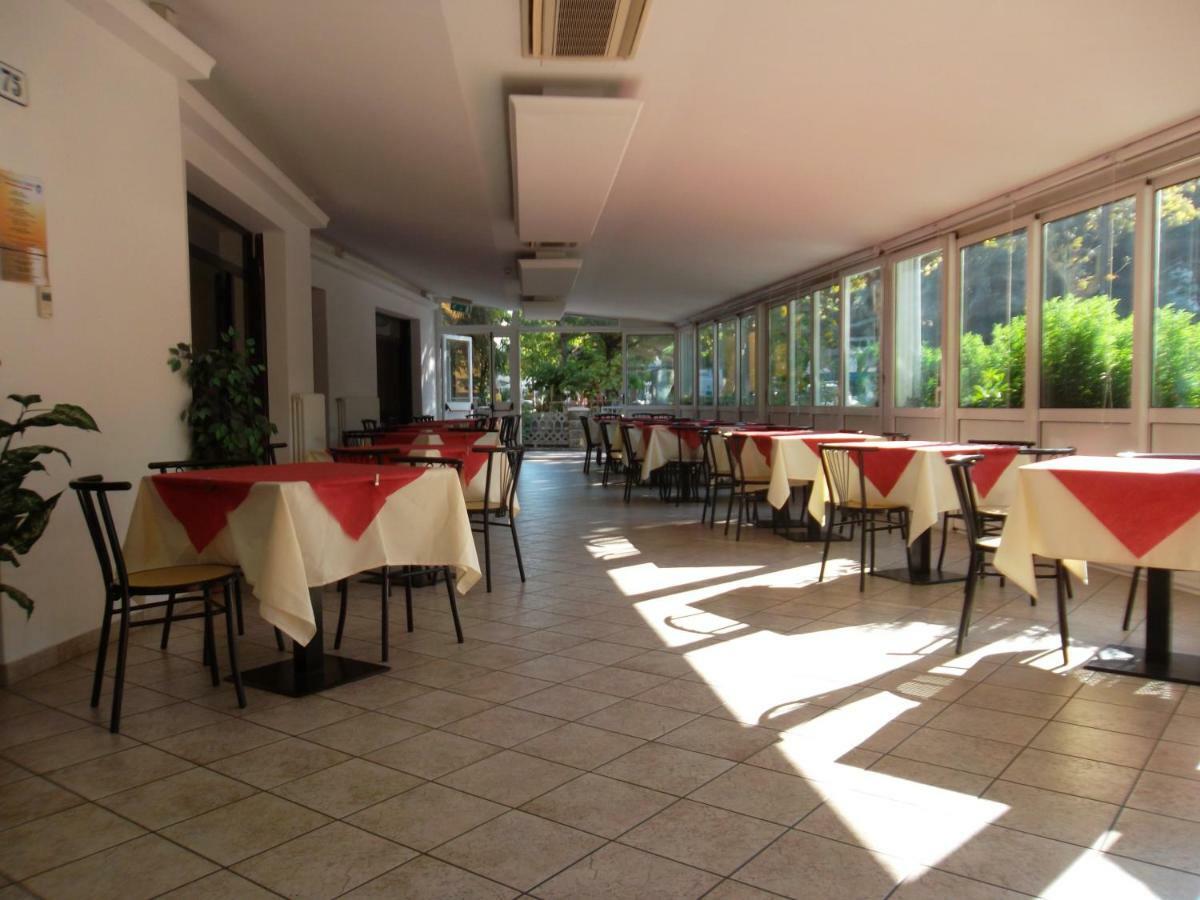 Hotel Otello Punta Marina Eksteriør billede